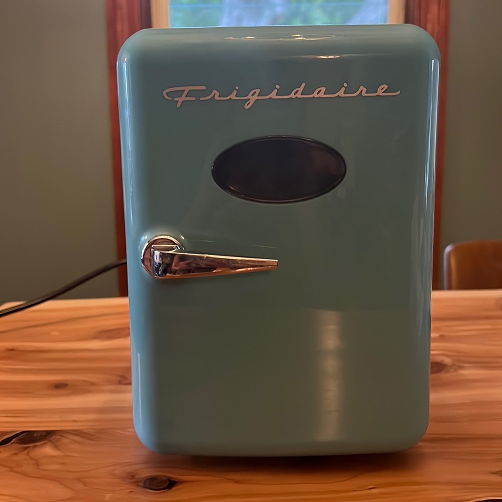 Frigidaire Retro Mini Fridge - Aqua